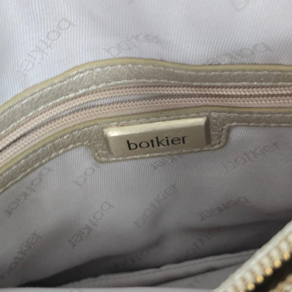 Botkier Metallic Champagne Leather Crossbody Bag‎ Chain Handle Turnlock Closure